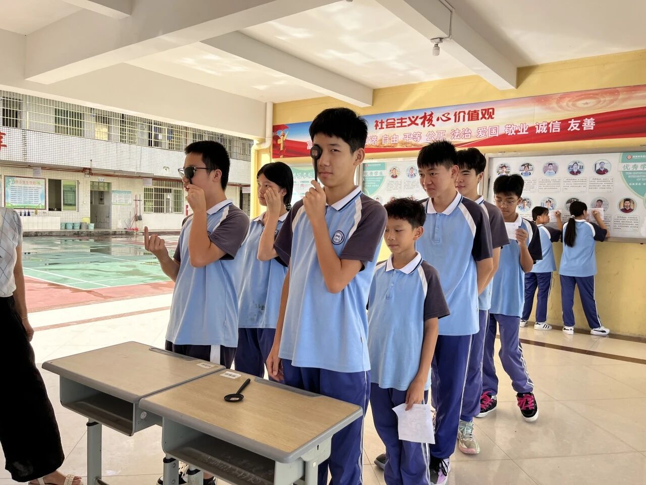 守护“睛”彩“视”界，点亮光明未来——学生视力检查活动纪实